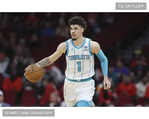 黄蜂鲍尔命中7记三分贡献24分，外线火力全开串联全队进攻